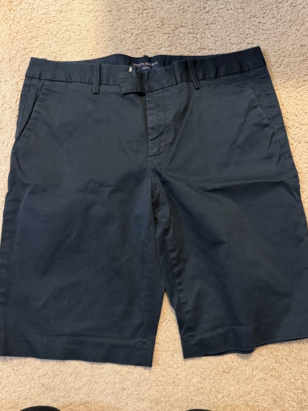 Banana Republic women’s black Flat-Front chino Shorts